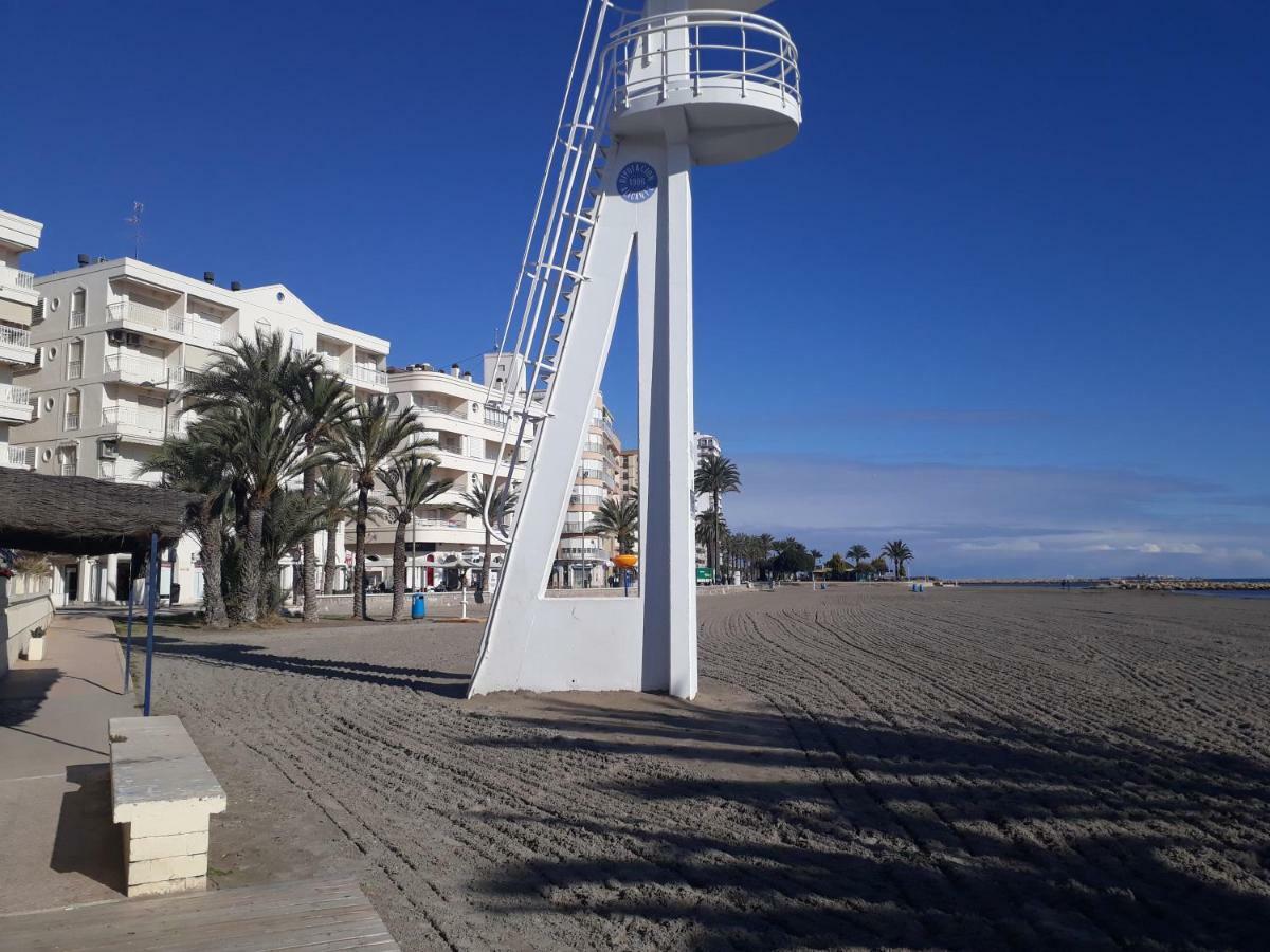 2 Bedroom'S Flat On The Beach, City Center, 1 Line 산타 폴라 외부 사진