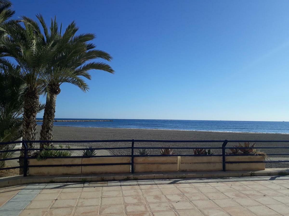 2 Bedroom'S Flat On The Beach, City Center, 1 Line 산타 폴라 외부 사진