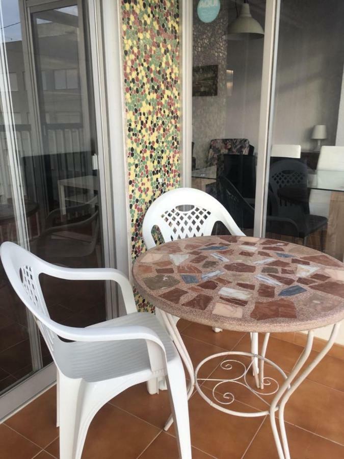 2 Bedroom'S Flat On The Beach, City Center, 1 Line 산타 폴라 외부 사진