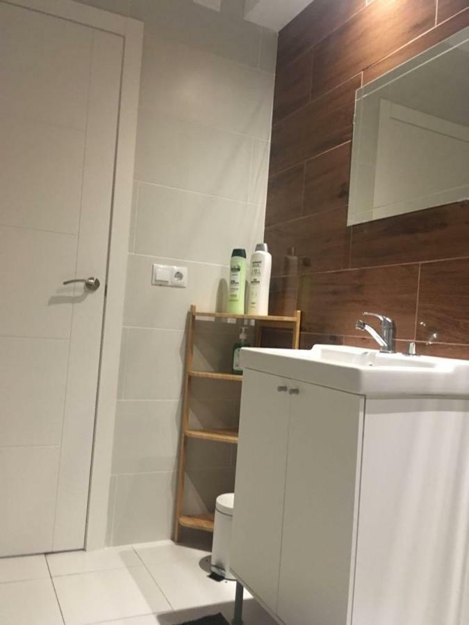 2 Bedroom'S Flat On The Beach, City Center, 1 Line 산타 폴라 외부 사진