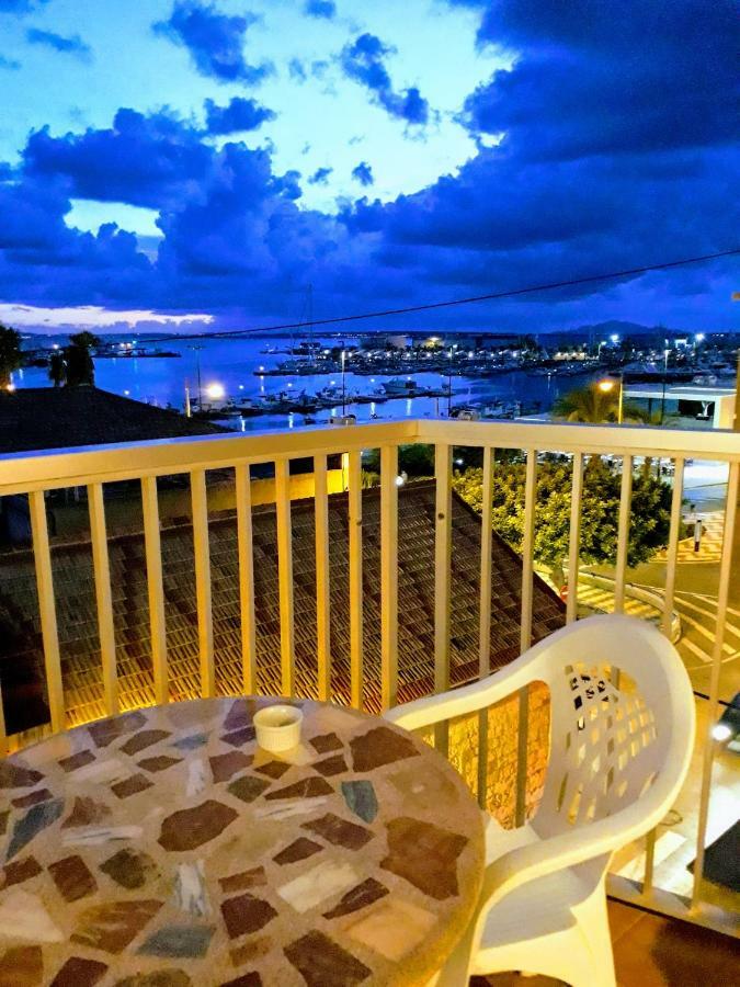 2 Bedroom'S Flat On The Beach, City Center, 1 Line 산타 폴라 외부 사진
