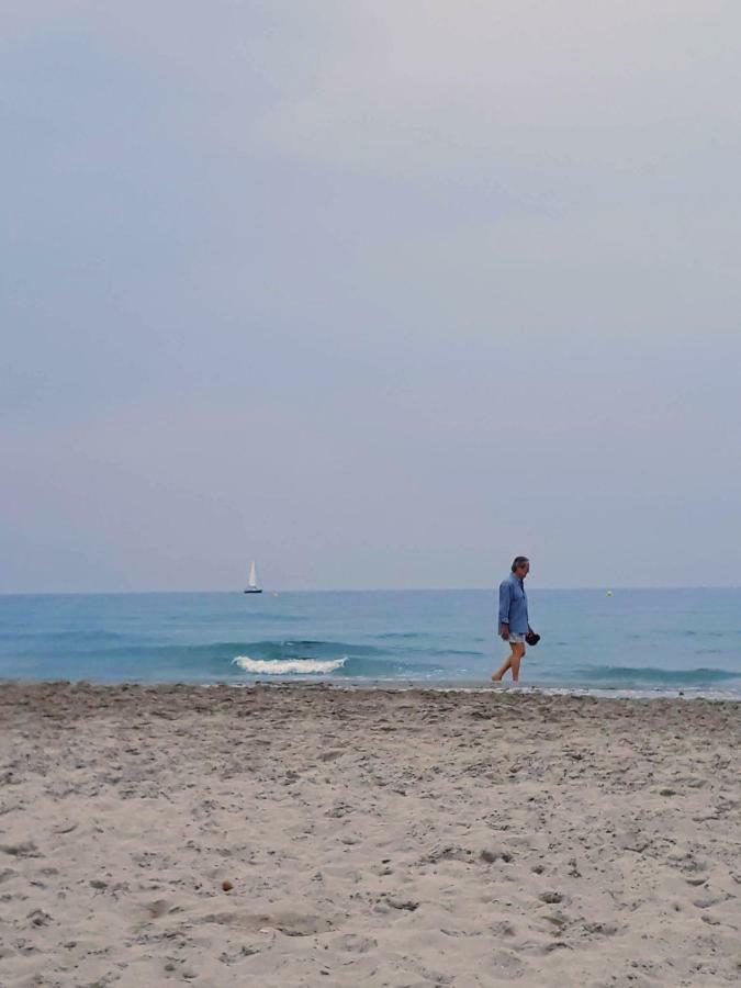 2 Bedroom'S Flat On The Beach, City Center, 1 Line 산타 폴라 외부 사진