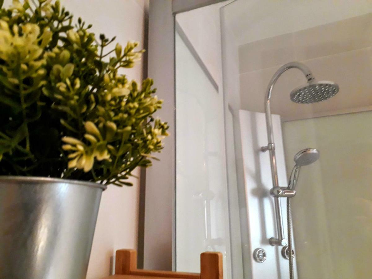 2 Bedroom'S Flat On The Beach, City Center, 1 Line 산타 폴라 외부 사진